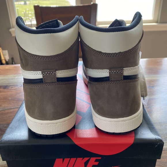 Jordan 1 Dark Mocha. size 10.5 main image 4